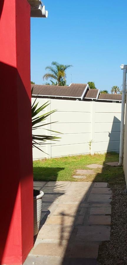 Red Pillars Otel Port Elizabeth Oda fotoğraf